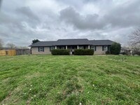 Building Photo - Move In Ready!!