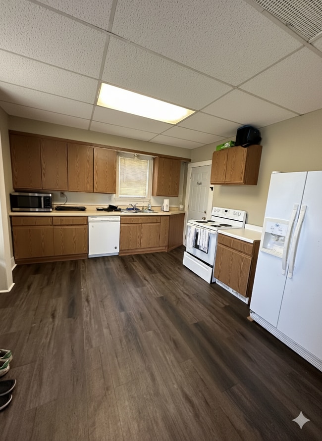 Building Photo - 3 Bed 1 Bath near UWEC, Water Street, and Sonnentag!