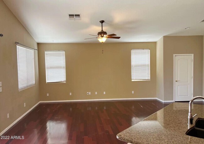 Building Photo - 3124 E Sparrow Pl