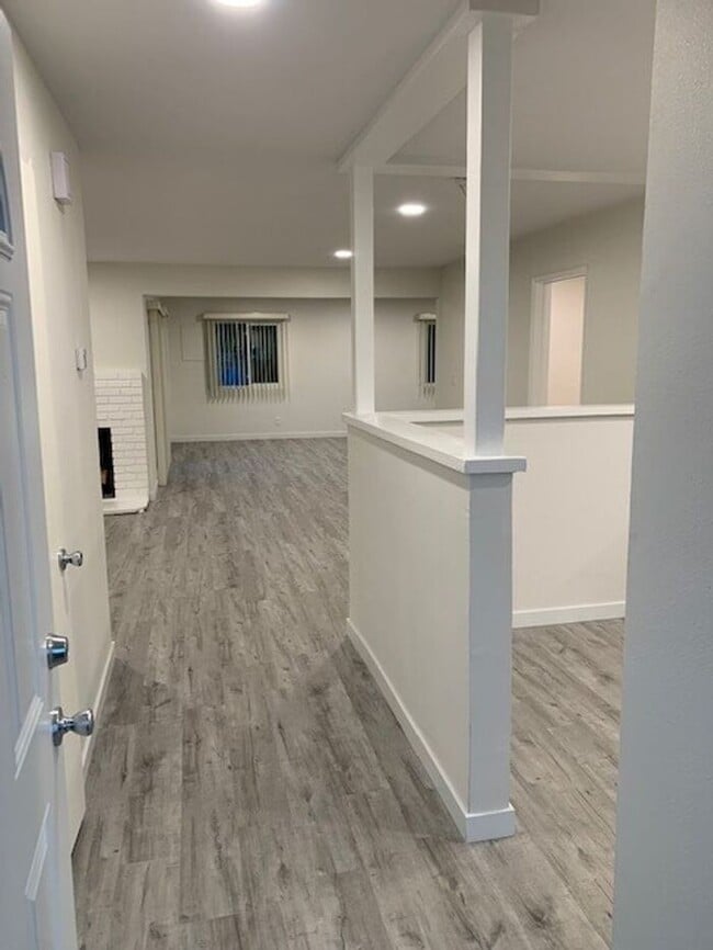 Building Photo - FANTASTIC 4BD 2BA HOUSE FOR LEASE ON CUL D...