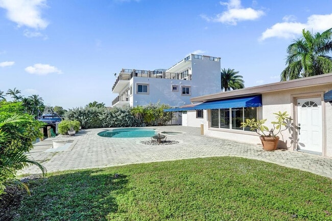 Primary Photo - 2632 SE 10th Ct