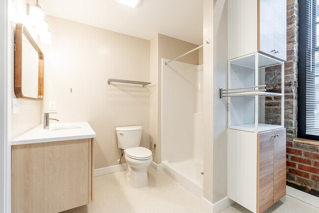 Building Photo - 225 Old South High St