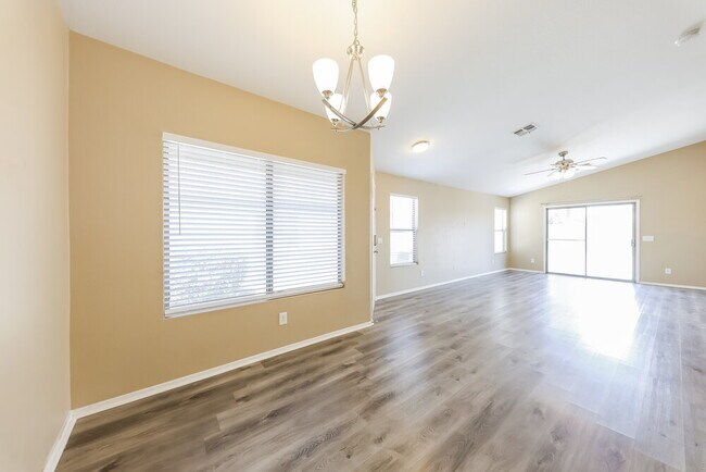 Building Photo - 15538 W Lisbon Ln