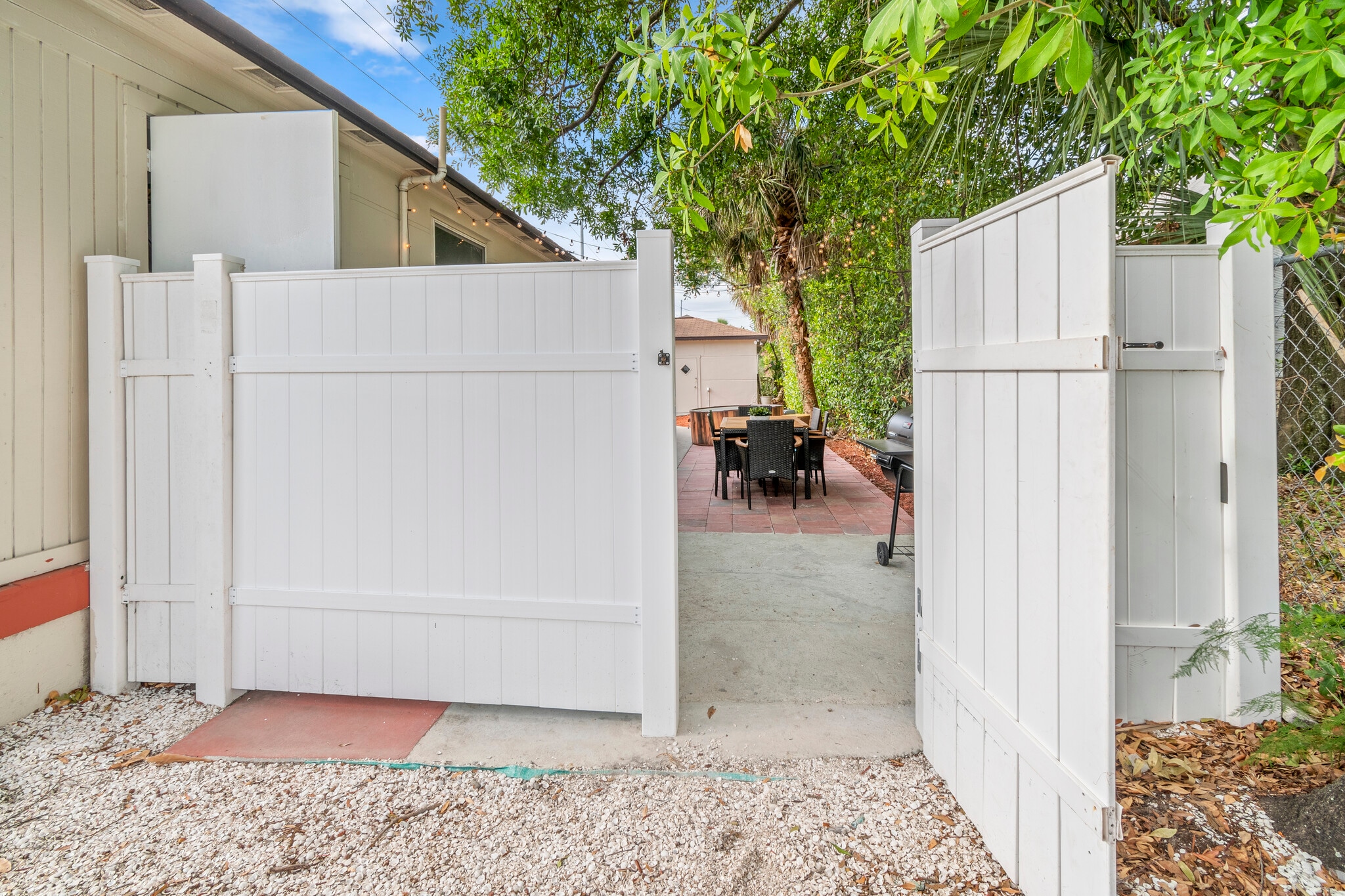 Building Photo - 2402 W Cypress St