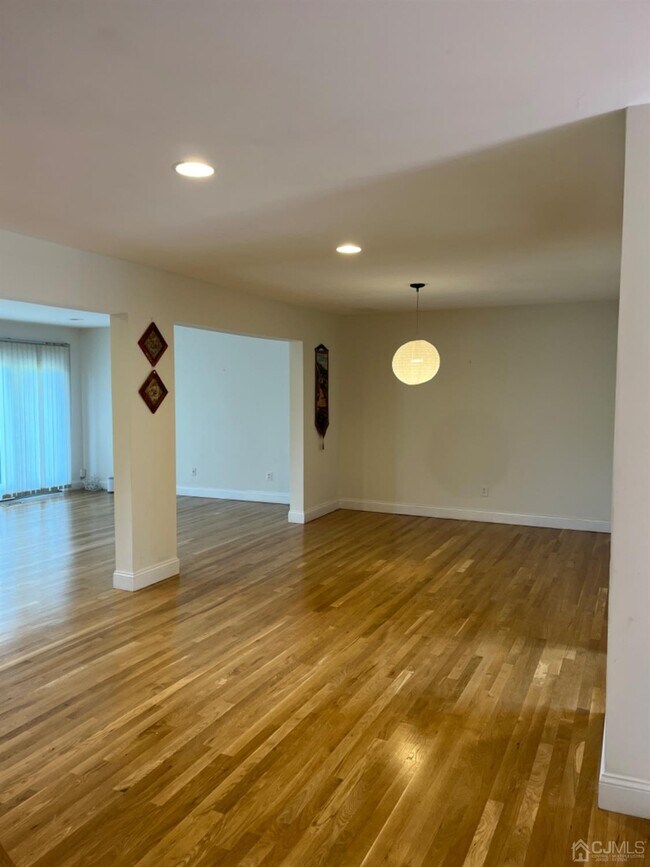 Building Photo - 3601 N Oaks Blvd