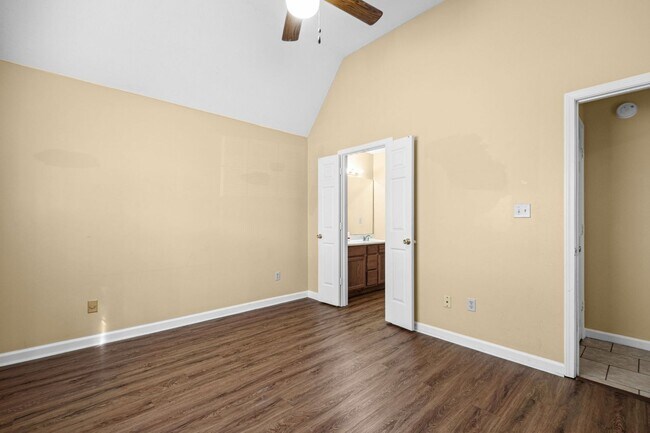 Building Photo - 7782 Shadowland Dr