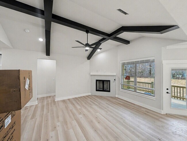 Building Photo - Beautiful New Build with Style