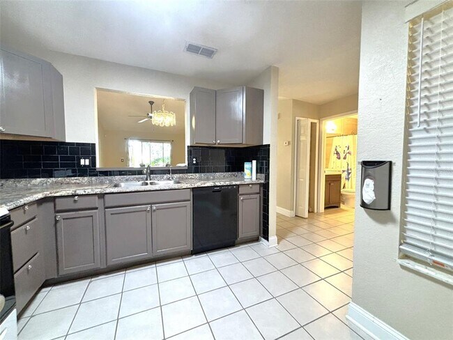 Building Photo - 3217 Queen Palms Ct