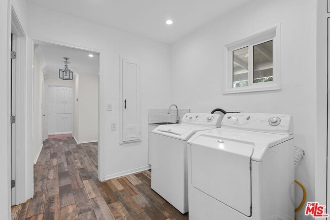 Building Photo - 15543 Del Gado Dr