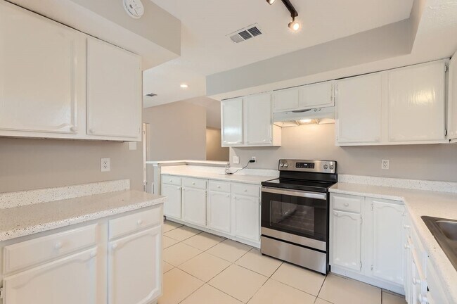 Building Photo - 1304 Seabrook Dr