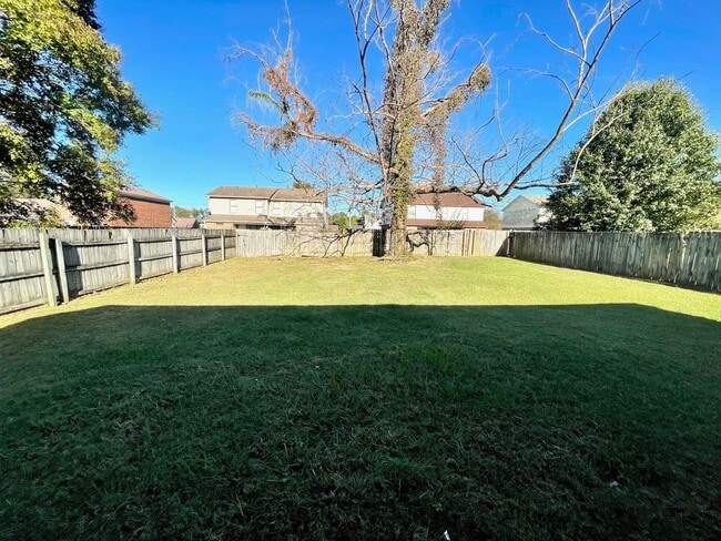 Building Photo - Section 8 Approved 3bedroom