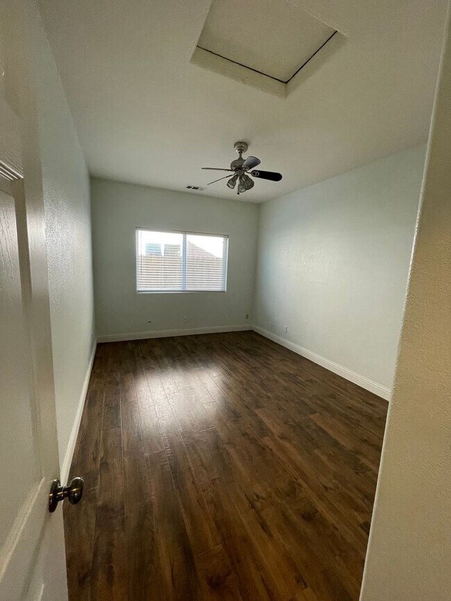 Building Photo - Luxury 3 Bed / 2 Bath Home with Pool and Solar Panels – Available 4/1/2026