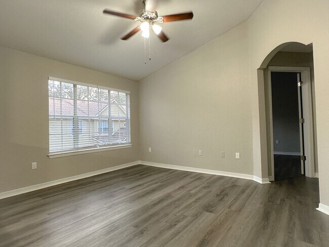 Building Photo - Crescent Place - 11-206