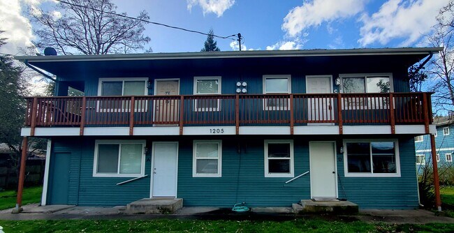 Primary Photo - 1205 Cora St SE