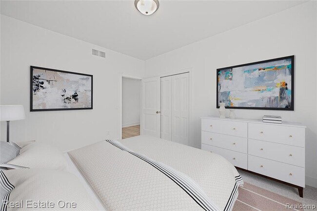 Building Photo - 7453 Village Ct