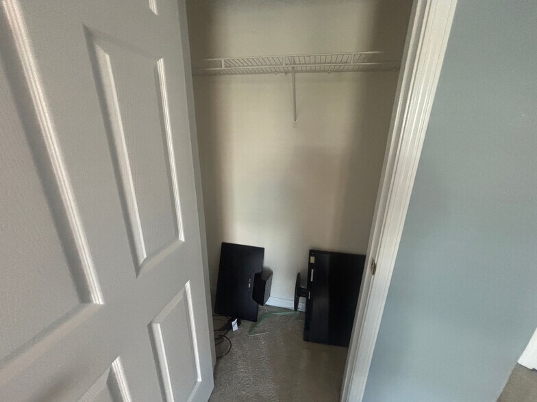 Building Photo - Room in Townhome on Ivory Run Way