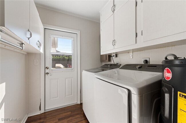 Building Photo - 714 105th Ave N