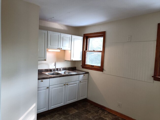 Building Photo - 5512 N 52nd St