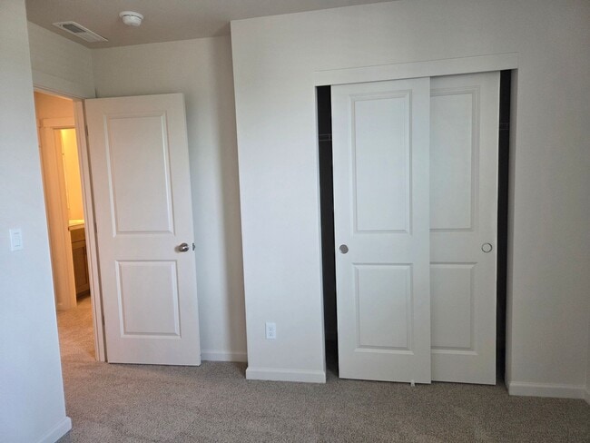 Building Photo - Brand New 3 bdrm 2 1/2 bath townhouse
