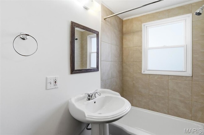 Building Photo - 921 Vine St