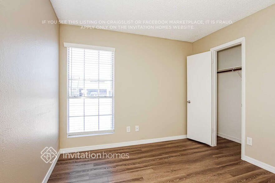 Building Photo - 8939 W Vogel Ave
