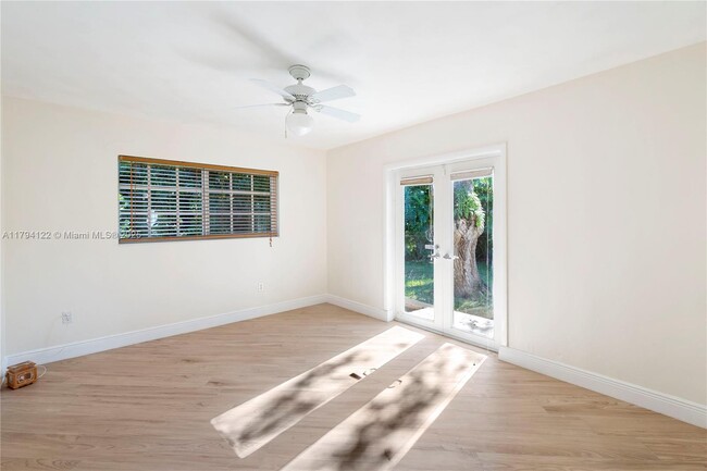 Building Photo - 410 Castania Ave