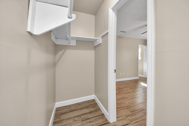 Building Photo - 1103 Pine St