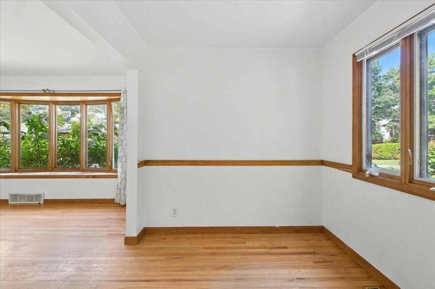 Building Photo - 18 Maplewood Dr