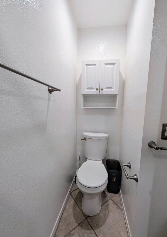 Building Photo - MOVE-IN READY – 1 BEDROOM CONDO IN GATED TUSTIN COMMUNITY (UNIT 70)