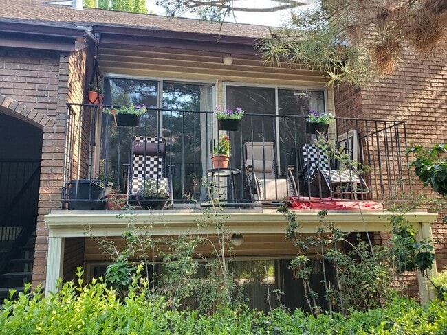 Building Photo - 8210 Cottonwood Hills Cir
