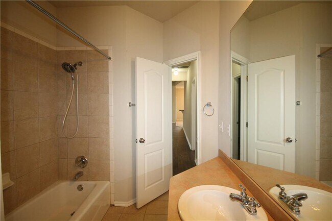 Building Photo - 756 Tuscany Way