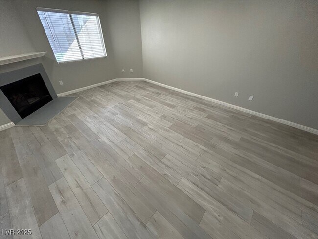 Building Photo - 6871 Tamarus St