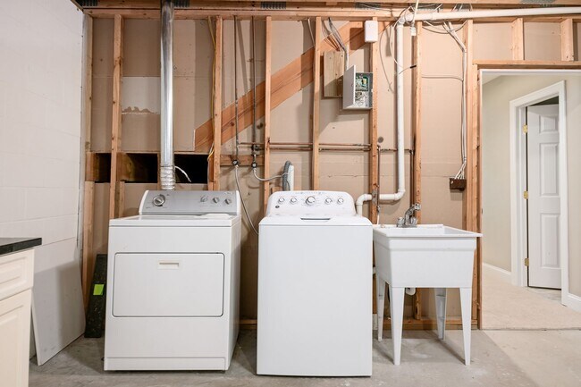 Laundry room - 1087 Michigan Ave