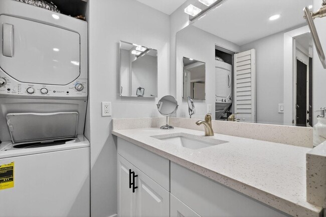 Building Photo - 492 Piedmont Ct