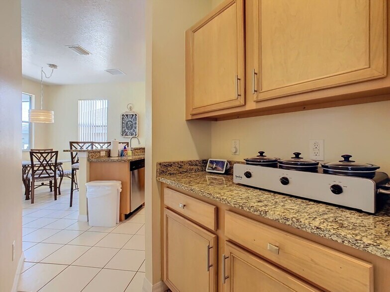 Building Photo - 846 Orista Dr