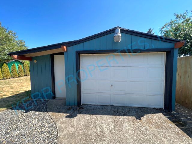 Building Photo - Charming 3-Bedroom Retreat in Vibrant Portland Neighborhood! SCREENING CHARGES TO BE REIMBURSED F...