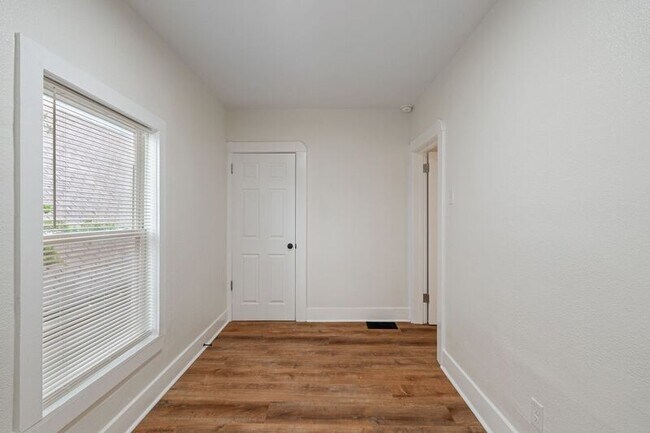 Building Photo - 209 N Addison St