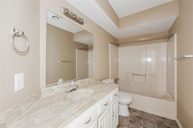 Building Photo - 516 E Lark Ct