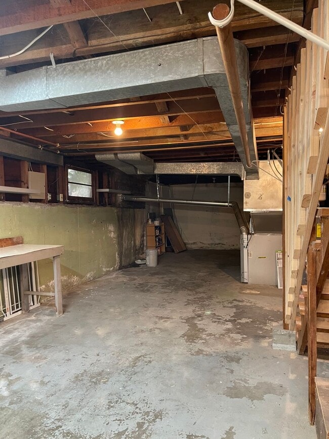 Building Photo - Charming Home in Seattle-Maple Leaf Area!