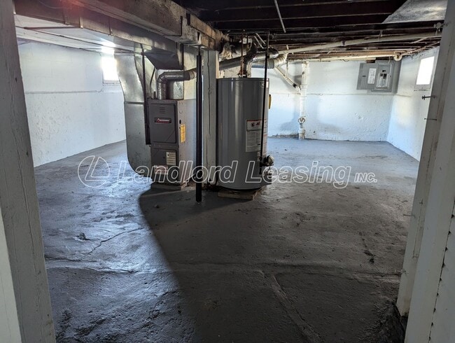 Building Photo - $595 Security Deposit Special!