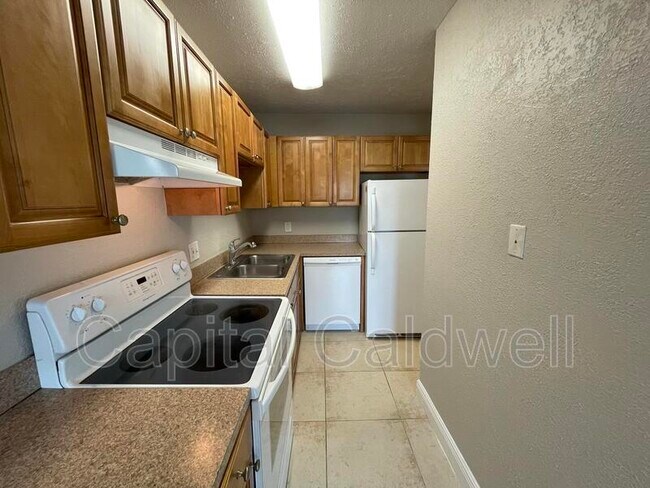Building Photo - 13686 Orange Sunset Dr