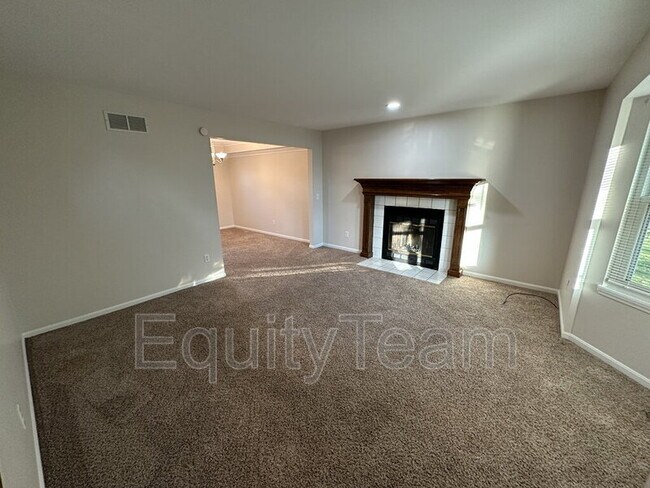 Building Photo - 9400 White Pine Dr