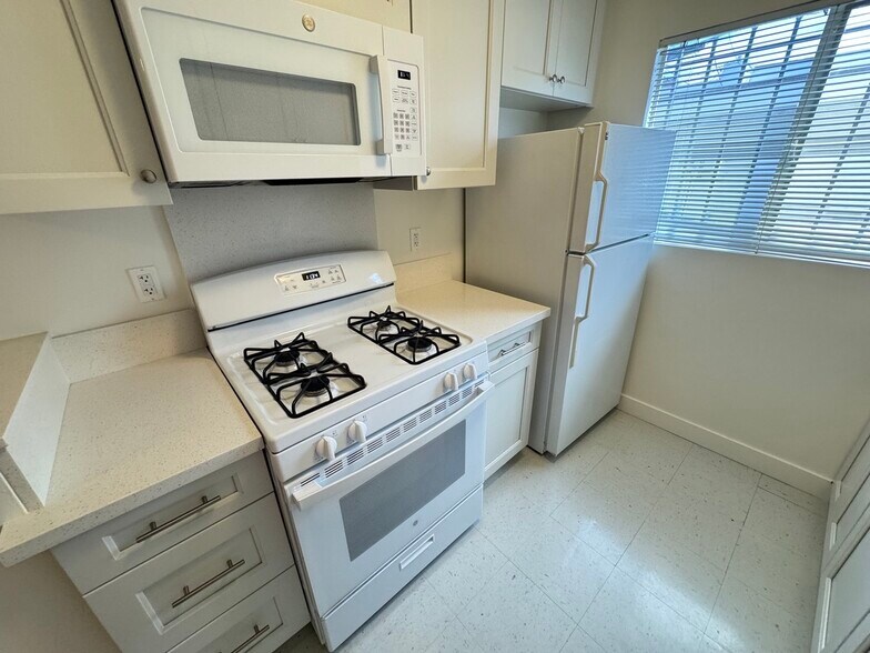 Building Photo - 11662 Sunset Blvd