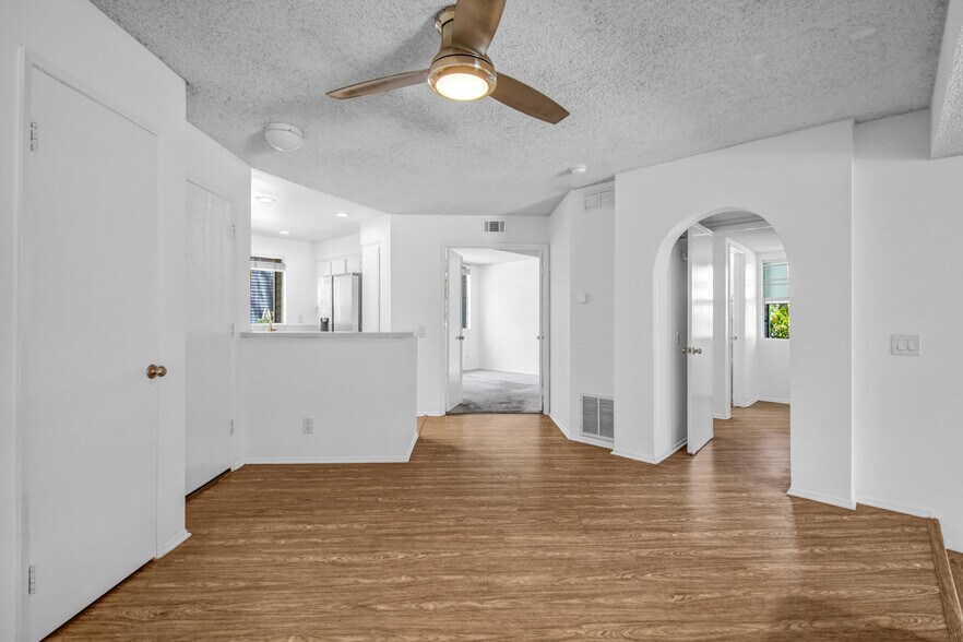 Building Photo - 25335 Pine Creek Ln