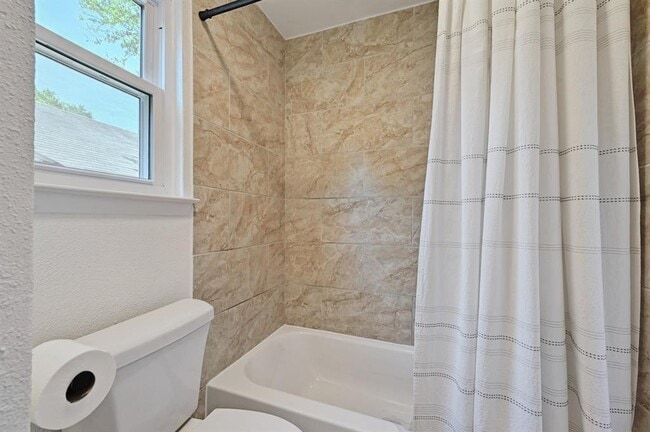 Building Photo - 9007 Jesse James Dr