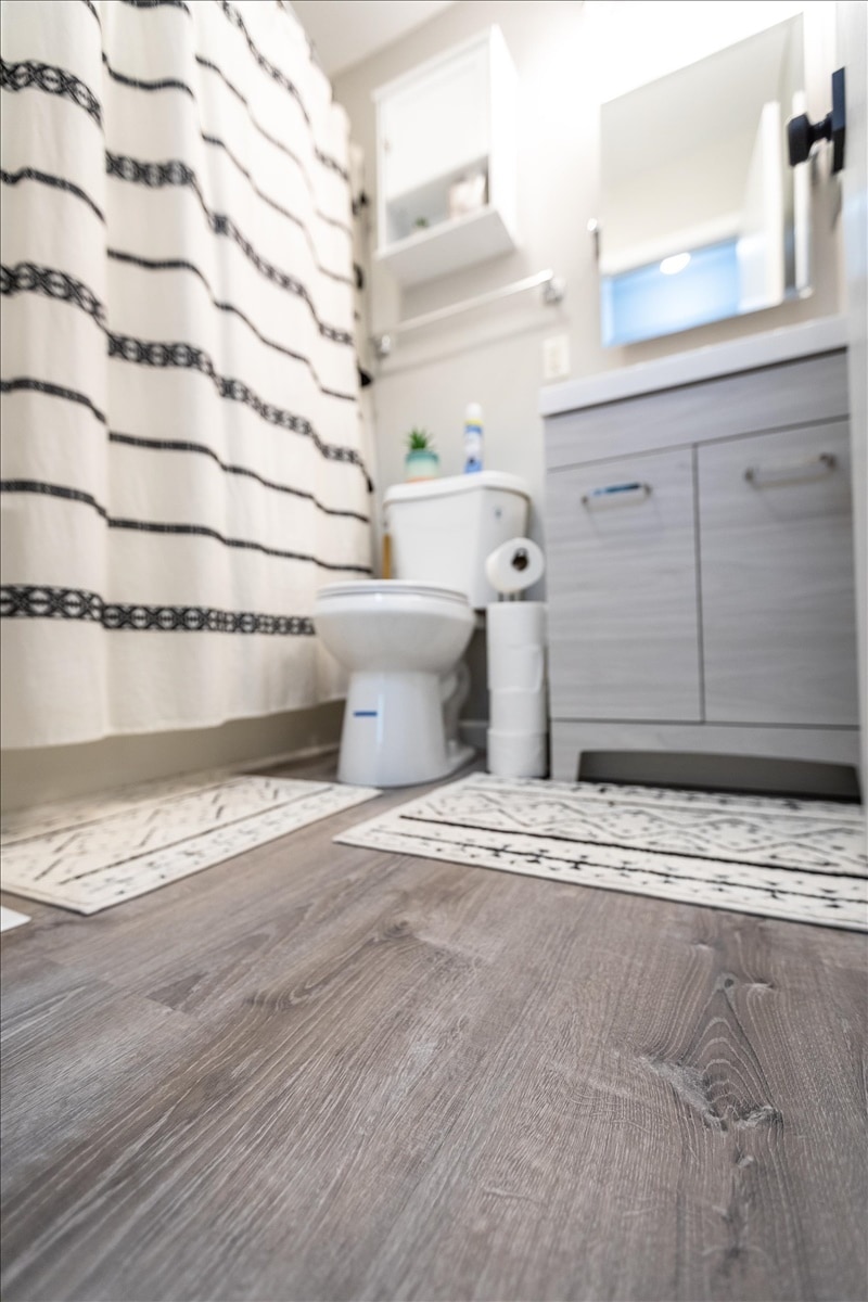 Full Bathroom - 1001 N Coler Ave