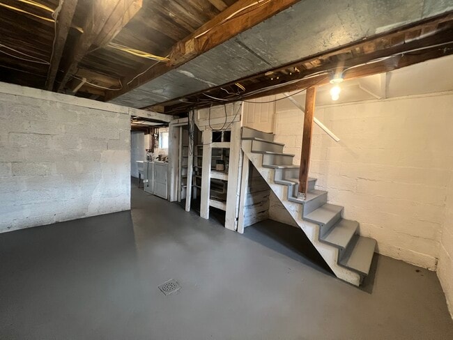 Building Photo - 30 Sheridan St