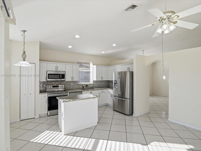 Building Photo - 865 NW 132nd Ave