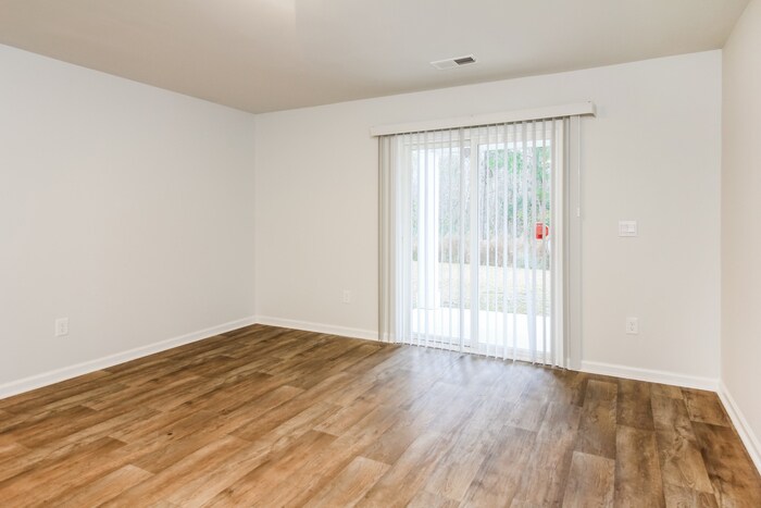 Building Photo - 523 Sugar Pne Dr