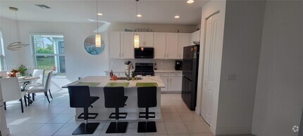 Building Photo - 12756 SW Clear Water Way